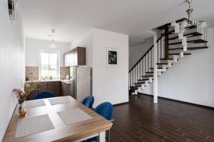 2 House Between Two Lakes