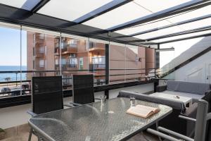 Ático con gran terraza y fantásticas vistas al mar