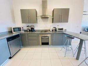 Stunning 9th Flr Pacific Ocean and Mtn View