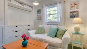 Blues Away Coastal Cottage - Ubytování bez kategorie ve městě Tybee Island