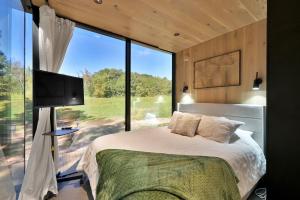 Mirror Cabin & Sauna In A Forest