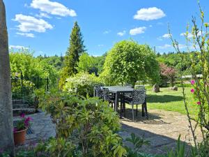 Maisons de vacances Gite paisible avec jardin et possibilite d-animaux a Gruey-les-Surance - FR-1-589-814 : photos des chambres