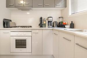 Golden Retreat - Couples Getaway Business stay