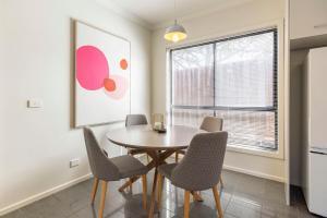 Golden Retreat - Couples Getaway Business stay