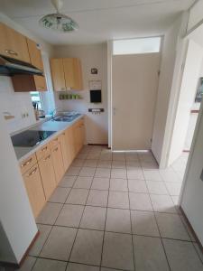 Cozy Beach House Beautiful Water View, WiFi & Parking