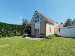 Cozy Beach House Beautiful Water View, WiFi & Parking