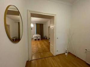 Sunny 3BR Central Apartment