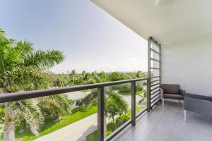 Coastal Escape - Pool - Beach