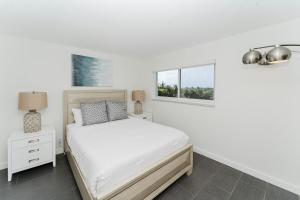 Coastal Escape - Pool - Beach