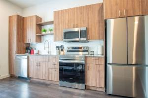 Boulevard Stays Comfortable 1BR Suite w Pool Parking Gym 02