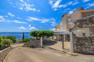 Apartments in Novi Vinodolski 39102