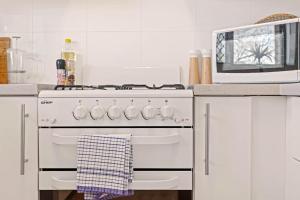 22 Superb Subiaco Apt for Couplesparkng