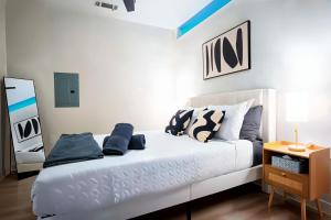 Boulevard Stays Stylish 1BR Stay Includes Pool Gym & Free Parking