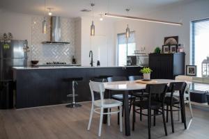 Treebys Finest Family Home 4BDR 2BTH