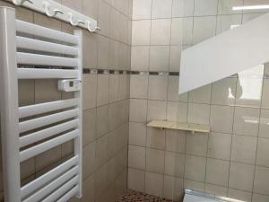Maisons de vacances Apartment in Cuzy with Heated Pool : photos des chambres