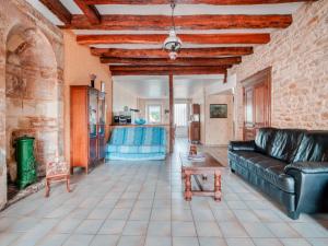 Cottage in Champagne with Farm Views