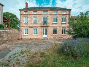 Cottage in Champagne with Farm Views