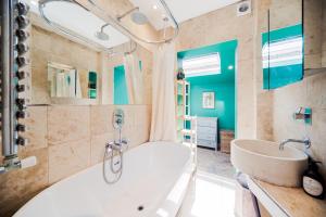 Spacious 2 Bed Near Westfield