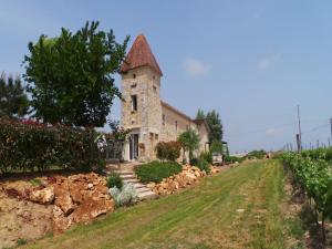 Maisons de vacances Holiday Home in Monprimblanc with Pool & Vineyards : photos des chambres
