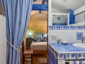 Maisons de vacances Holiday Home in Monprimblanc with Pool & Vineyards : photos des chambres