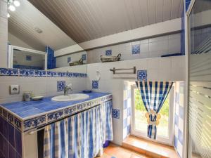 Maisons de vacances Holiday Home in Monprimblanc with Pool & Vineyards : photos des chambres