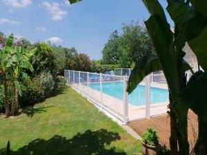 Maisons de vacances Holiday Home in Monprimblanc with Pool & Vineyards : photos des chambres