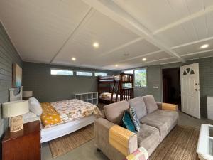 A Sand and Sea Retreat - 150m from Beach, Pet Friendly