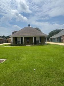 Prairieville Retreat 3-bedroom house
