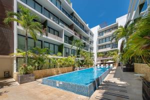 Perfect Studio Steps from 5th Avenue and the Beach