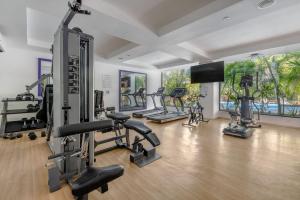 Perfect Studio Steps from 5th Avenue and the Beach