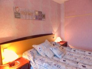 Maisons de vacances Maison rustique avec poele a bois, proche montagnes & activites de plein air, animaux acceptes - FR-1-489-52 : photos des chambres