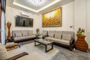 Modern 5BR Luxury Villa with Pool & Rooftop - 100m from Sanur Beach