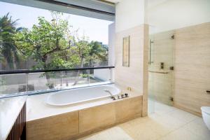 Beachfront villa in Resort Da Nang- Free pick up airport