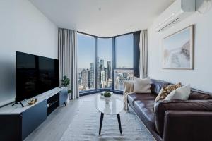 High-Rise Modern CBD Apartment Stunning City Views