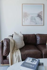 High-Rise Modern CBD Apartment Stunning City Views