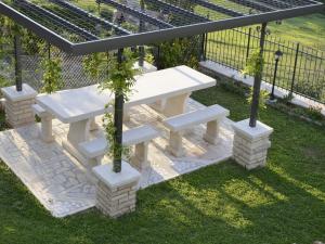 Cozy 2-Bed Apartment, Petrella