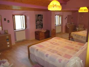 Cozy 2-Bed Apartment, Petrella