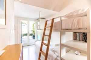 Carattino 12 Idyllic Seafront Retreat