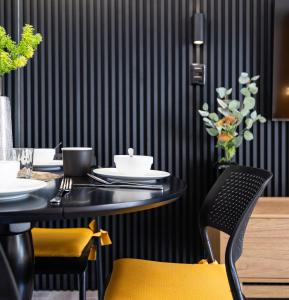 Stylish Condo Near Airport- Poolview Amani Grand