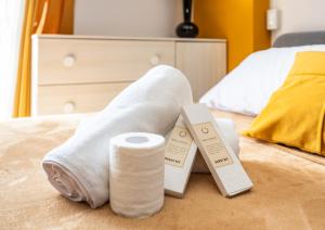 Stylish Condo Near Airport- Poolview Amani Grand