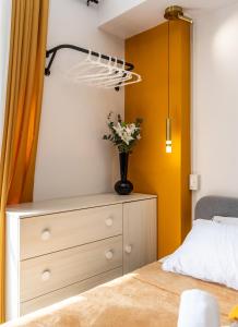 Stylish Condo Near Airport- Poolview Amani Grand