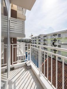 Stylish Condo Near Airport- Poolview Amani Grand