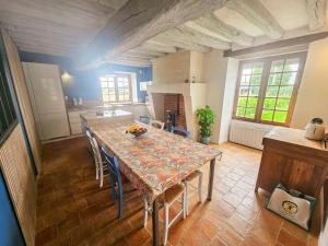 Maisons de vacances Gite familial avec piscine chauffee et wifi en Touraine - FR-1-381-632 : photos des chambres