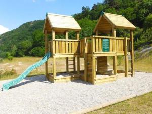 Mobil-home confortable avec terrasse pour 4 personnes à Vorey - API-1-52-291