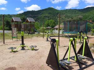 Campings Mobil-home avec terrasse - 4 personnes a Vorey - API-1-52-291 : photos des chambres