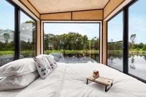 Banksia -Designer Tiny Home w Stunning Dam Views