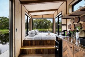 Banksia -Designer Tiny Home w Stunning Dam Views