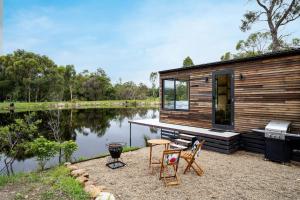 Banksia -Designer Tiny Home w Stunning Dam Views