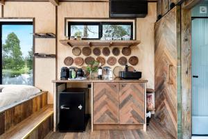 Banksia -Designer Tiny Home w Stunning Dam Views