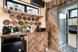 Banksia -Designer Tiny Home w Stunning Dam Views